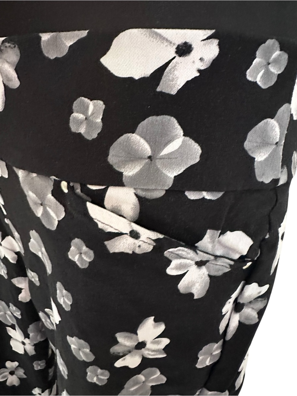 Jules & Leopold Black and White Floral Pants - Picture 5 of 7